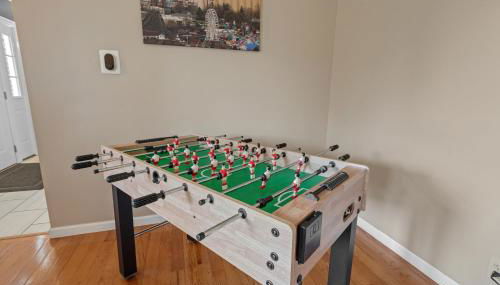 Family Escape with Yard, Fire Pit and EV Charger - Foto 4, Game Room