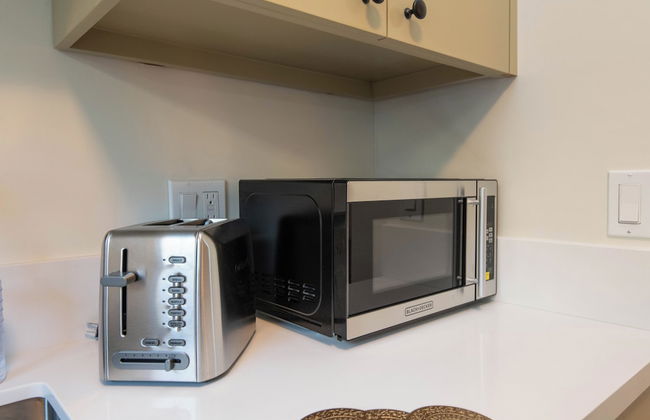 Stunning Studio Near DTLA - Photo 9