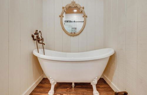 Spacious Alabama Retreat - Deck, Grill and Fire Pit! - Foto 16