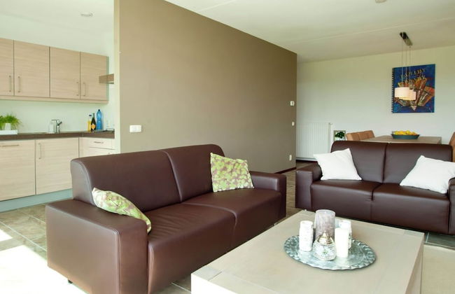 Tail-wagging Lake Escape - Photo 1