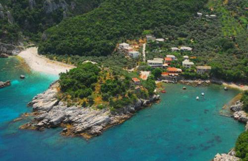 The Yacht House - Photo 17