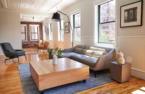 The Docent's Collection - Photo 8