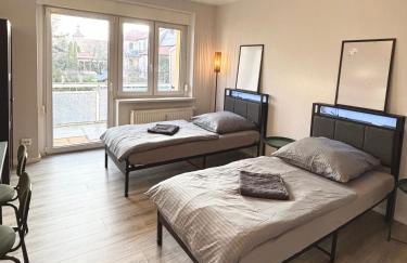 Myflat Apartment mit 6 Betten, 3 Schlafzimmern und Balkon bei Leipzig BMW, Amazon, Porsche, Messe - Foto 1