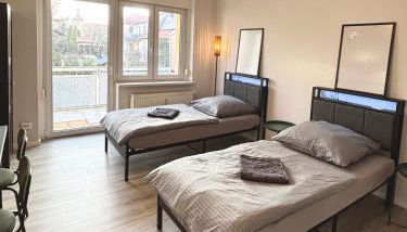 Myflat Apartment mit 6 Betten, 3 Schlafzimmern und Balkon bei Leipzig BMW, Amazon, Porsche, Messe - Foto 1