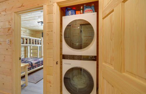 Fish, Swim, Play Voyagers Family Cabin with Yard - Foto 19