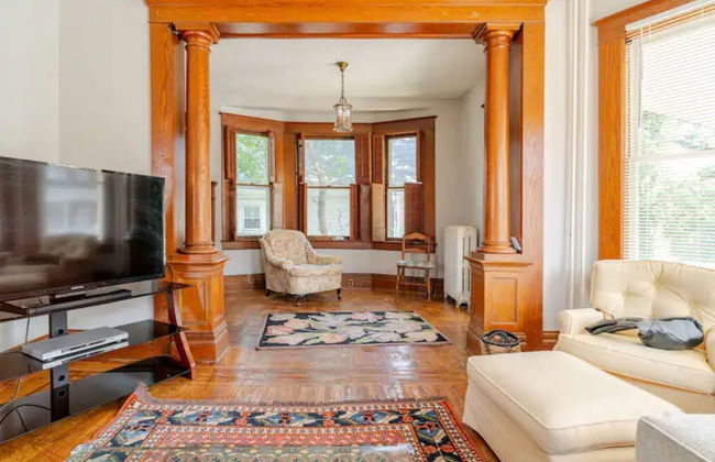 The Carew House Sleeps 10 Fenced 4BR Full Kitchen Steps2 YCP - Foto 14