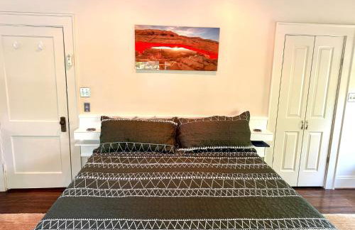 Stylish 3-Bedroom Home in Tulsa - Photo 31