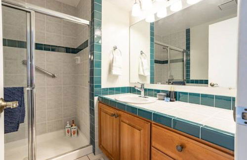 Spacious Stay near Airport, Downtown & Ski Resorts - Photo 15