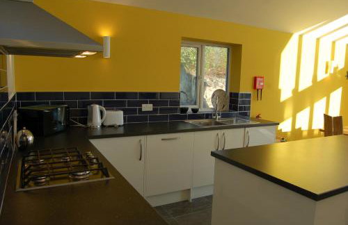 Beautiful, Modern Villa 5 mins walk from the Stunning Bay at Trearddur - Photo 12
