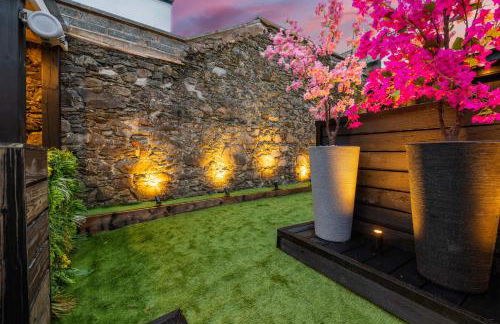 The Secret Garden, Donaghadee - The Hideaway - Stylish 5-Beds, and Lavish 3-Bedrooms - Guests 7 - Super Fast Speed Wi-FI - Foto 59