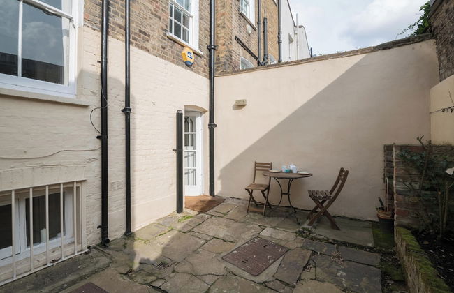 At Home in Chelsea - Photo 32