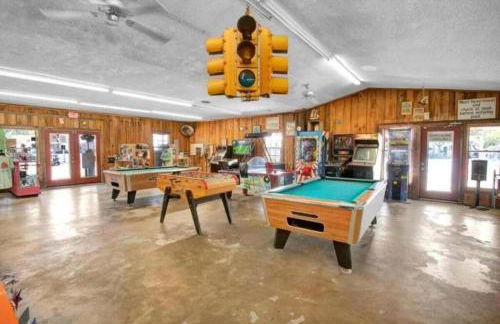 Unique Cabin Near Surf City with Loft and Parking - Foto 19