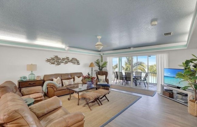 Waterfront Home With Swimming Pool 4 Bedroom Home by RedAwning - Foto 8