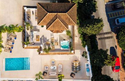 VACATION MARBELLA I Villa Ava, Private Heated Pool, Rooftop Hot Tub, Sauna, Luxury Interior, Golf and Sea Nearby - Foto 31