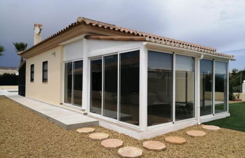 Villa - Sleeps 4 - Pool - Patio - Parking - Foto 33