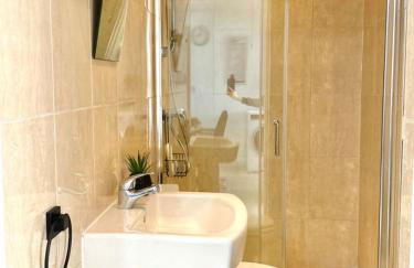 5 bedroom detached house sleeps 13 spacious Parking 5 mins driving to Bicester Village - Foto 58