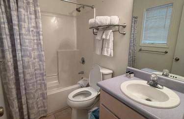 Lux min to Beach and Hospital with Hot Tub - Foto 44