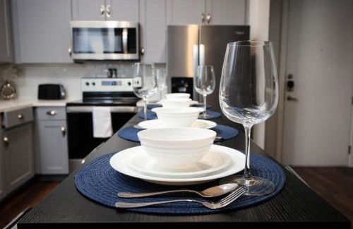 Modern 2BR Getaway-w Parkng, Near Rvrwlk&Conv Ctr - Foto 78