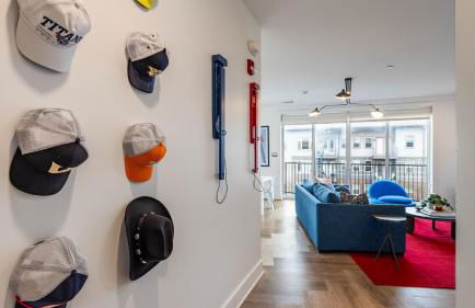 Dual Bachelor Pads w/ Rooftop Lounge & Games Sleeps 26 5 Min to Broadway - Foto 30