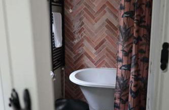 Primrose Cottage - Two Bed Cottage with Private Courtyard & Nearby Parking - Foto 22