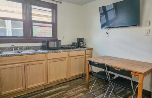 Spacious 3BR Niagara Falls Home with King Bed & Parking 18 Blocks from the Falls - Foto 27