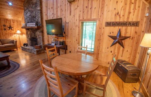Blue Ridge Mountain Retreat - 30 acres to explore & VIEWS, Sleeps 15 - Foto 7