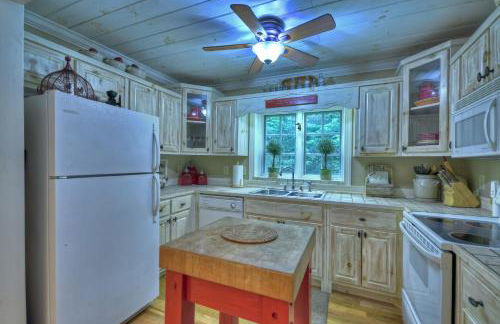 Southern Living Cottage Cozy up by the fire relax on the porch and enjoy peaceful surroundings - Foto 42