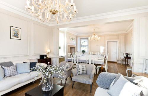 Cliff House - Photo 1