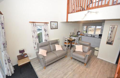 Cavell - sleeps 2 people right in the heart of Wroxham on the Norfolk Broads - Photo 2