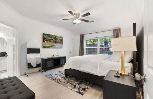 New Luxury Getaway - Two King Beds, Heated Pool, Outdoor Grill & 1Gbps Wifi - Photo 30