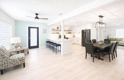 Spacious Upadated 2 King Beds Pets Welcome With Large Private and Fenced Yard Minutes to Beaches - Photo 1