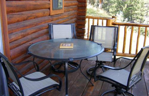 Traditional Log Cabin Rental with Deck in the Pine Forests of Columbus, Montana - Foto 14
