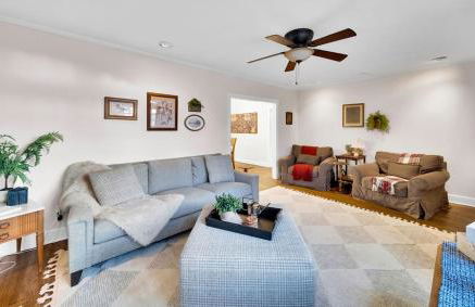 Romantic escape, hot tub, fireplace, massage room! - Foto 38