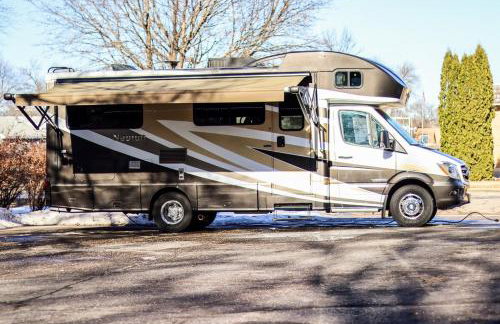 Navi- HUGE yard- MEGA playset- CUTE RV - Foto 9