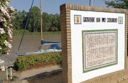 Tu casa flotante en Sevilla! Barco en alquiler en el Guadalquivir - Photo 3