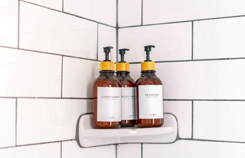 Jungle House Columbus Short North Downtown Free Parking - Steps to Convention Center & Nationwide Arena - 1BR Luxury Home - Sleeps 6 - Over 5,800 Five Star Stays - Foto 58