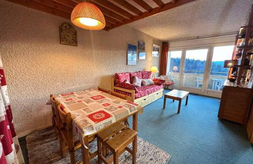 Appartement 2 pièces au pied des pistes de ski avec balcon et parking - FR-1-515-31 - Foto 1