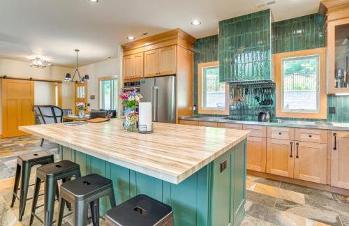 Modern Nellysford Getaway with View Deck and Fire Pit - Foto 7