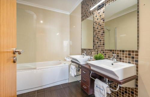 Host Wise - Deluxe Spacious House with Terrace & Jacuzzi - Foto 35