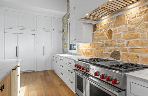 Luxe Lake Martin Home Pool Hot Tub Boat Dock - Foto 14