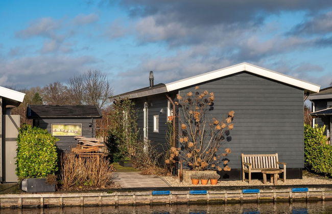 Canal-side Stay, Giethoorn - Photo 21