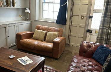 Little Monmouth 4 bedroom cottage, Old town Lyme Regis, dog friendly and parking - Photo 9