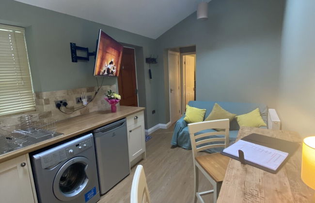 Private Annex, Parking, Wifi, 2mins to J48 A1 M1 - Foto 5