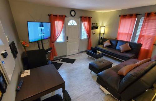 Cozy Cottages across from the Food Trucks of Aloha mall - Foto 12