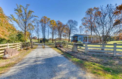 Modern Clarkesville Cottage with Decks and Patio! - Foto 20