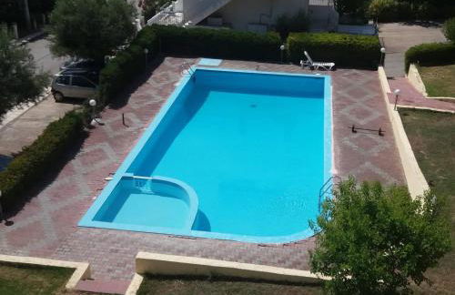 Gerakini 2BR Apt with Shared Pool - Foto 2