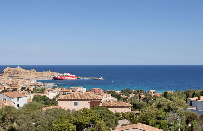 Superb Villa With Pool and sea View - Photo 39