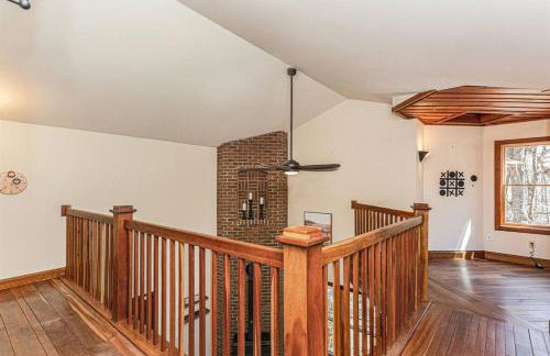 The Hopkins Hideaway - 40 Acres with trails, Arcades, Hot Tub, Fire Pit - Foto 5