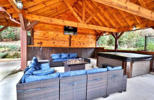 Luxury Cabin with Heated Pool, Hot-Tub & Deluxe Outdoors - Photo 43