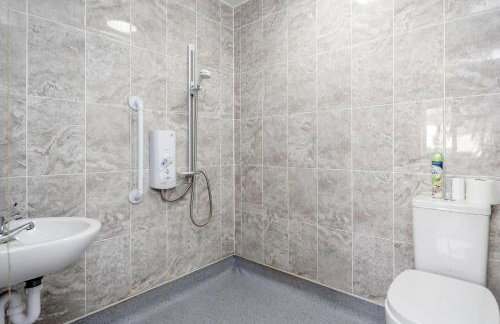 Remaj Serviced Accommodation, sleeps 7 & free parking - Foto 12